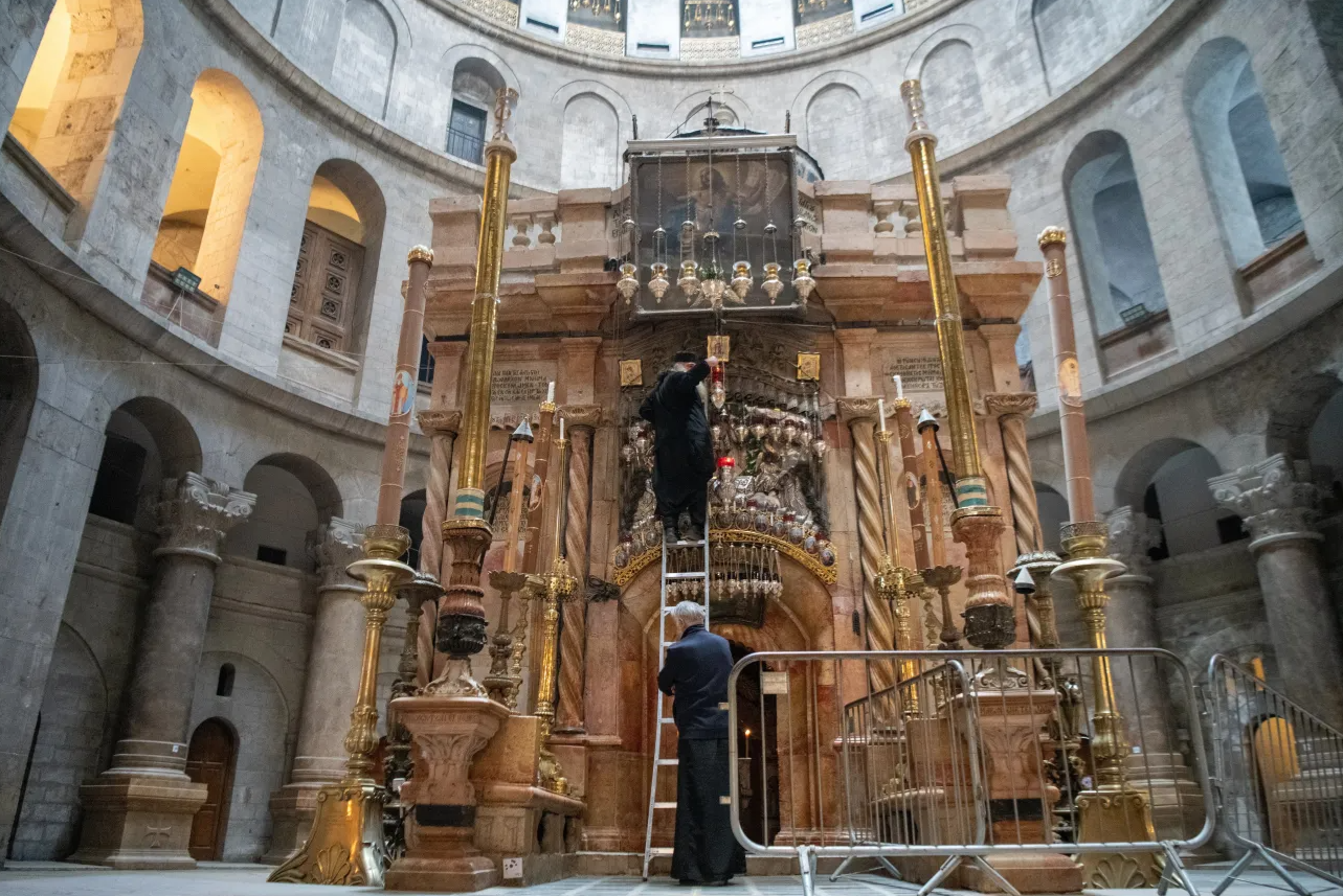 Ngược dòng thời gian với nhà thờ Mộ Thánh Chúa